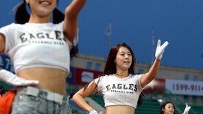 [포토] 치어리더, 男心 흔드는 초미니 입고 상큼 발랄 응원