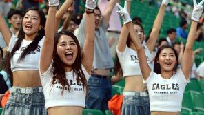 [포토] 치어리더, 굴곡 넘치는 호리병 몸매