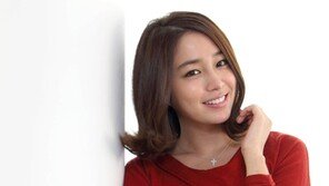 이민정, 이병헌과 한솥밥 대신 자신 키워준 현 소속사와 재계약