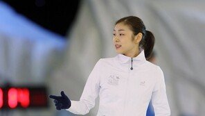 [포토] 김연아, 연습 중 깜찍 제스처 작렬