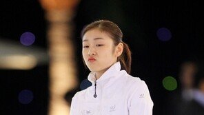 [포토] 김연아, 뚱한 표정으로 빙판 위 귀요미 등극