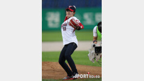 [포토] ‘YTN 아나운서’ 오수현, 섹시한 S라인 자태 드러내며 파워 시구