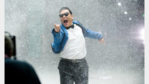 싸이가 반나체로 등산?…“오빤 강남스타일”