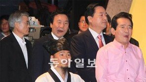 민주 첫 방송토론회서 동네북 된 문재인