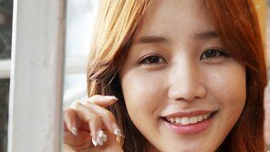 [SD포토] 윤진이, 봄햇살처럼 싱그러워