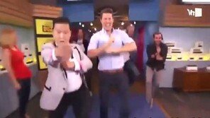 [영상] 제작진까지 다 나와 한바탕 춤판 벌인 싸이 미국방송