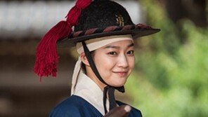 신민아 ‘오빤 아랑스타일’ 눈길… 포졸 의상에도 ‘꽃미모’ 여전