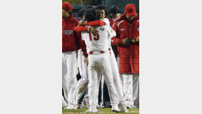 [김종건의 Let's Go Baseball] “장하다 지완아”…이종범 눈물에 잠실벌 축축해졌다