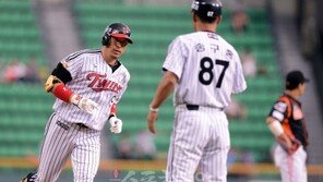 덥수룩한 콧수염 이병규 “오빤, 이방 스타일이야”