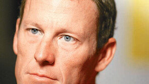 암 이긴 ‘사이클 황제’ 암스트롱 신화 결국 약발?