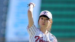 [포토] 엄지인 아나, 귀여운 매력 폭발 시구