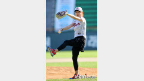 [포토] 엄지인 아나, 레깅스 치마 입고 아찔 와인드업