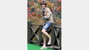 [포토] 설리, 포즈 취하다가 ‘빵 터졌네~’