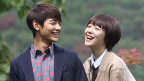 [포토] ‘아그대’ 민호-설리, 팔짱끼고 ‘해맑은 웃음’