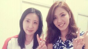 정인영 아나운서, 신아람과 눈부신 미모셀카 ‘찰칵’…“가문의 영광”