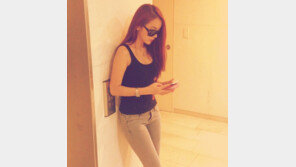 홍진영 근황 공개… ‘태풍도 막을 수 없는 아찔룩’