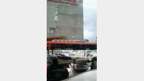 제2보: 태풍 볼라벤 피해… 목포 대형마트 건물 외벽 일부 뜯겨, 피해 급증!