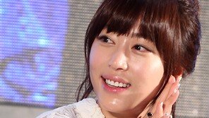 [SD포토] 강예원, ‘저 결혼은 언제 하나요?’