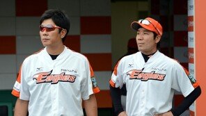 김기태 감독 “20여게임 남겨놓고…아쉽다” 박찬호-김태균 “선수로서 도움 못돼 죄송”