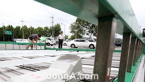 [SD포토] 태풍 볼라벤 피해, 초대형 광고판 와르르