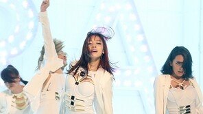 [포토] 카라 구하라, 꿀벅지 과시하며 격렬 댄스