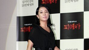 [포토] 조민수, 당당한 워킹 ‘아름다운 몸매’