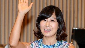 [포토] 라미란, ‘겨드랑이 가리고 상큼 손인사~’