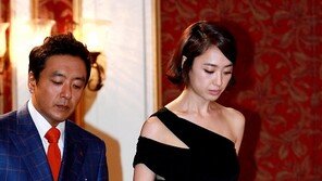 [포토] 김민정, 아찔 짧은 치마 ‘계단 조심조심~’