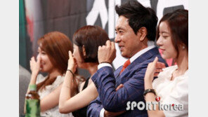 [포토] ‘제3병원’ 출연진들, 텔레파시 통했나 ‘왼손 본능’