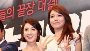 [포토] 김민정-최수영, 섹시 블랙 vs 청순 화이트