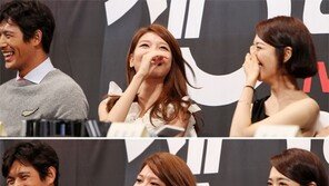 [SD포토] ‘깜놀’ 수영, 정태원 대표 “소녀시대 얼굴로 들어갔다 하더라”