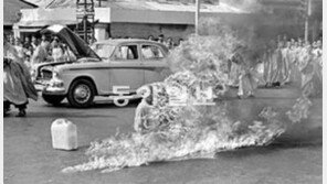 ‘퓰리처상’ 美 브라운 기자 타계… ‘승려 분신’ 사진 찍어 美 베트남 정책 바꿔