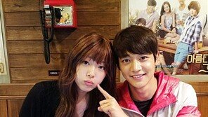 긴머리 설리, 민호와 깜찍 커플샷 ‘잘 어울려’