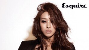 장신영, 과감 노출 화보…숨겨온 볼륨몸매 과시 