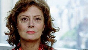 수잔 서랜든, 아니라더니…32세 연하 남친과 공개 데이트 