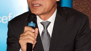 [포토] 안성기, ‘김혜수와 함께 해서 기뻐요~’