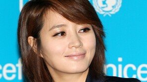 [포토] 김혜수, 빛나는 피부 ‘자체발광 작렬!’