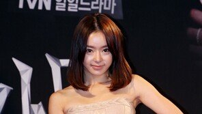 [포토] 서우, 밀착 누드톤 드레스로 ‘볼륨감 폭발!’