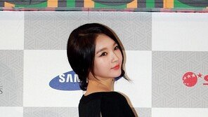 [포토] 강민경, 단아 드레스에 반전 ‘속옷 노출’