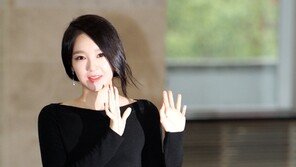 [SD포토] ‘서울드라마어워즈’ 강민경, 콜라병 S라인