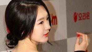 [SD포토] ‘서울드라마어워즈’ 강민경, 탄성 부르는 파격 뒤태