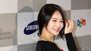 [SD포토] ‘서울드라마어워즈’ 강민경, 포인트는 ‘속옷 노출’