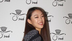 [포토] ‘얼굴 테러’ 당한 최소라, 미소 지으며 모델포즈