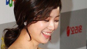 [SD포토] ‘서울드라마어워즈’ 한지민, 혀 빼꼼 ‘러블리 애교’