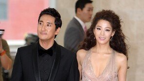 [SD포토] 신현준, 한고은 아찔 시스루에 ‘먼 산만…’