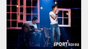 [포토] ‘엠카’ 새 MC 이홍기, 훈남 패션으로 매력 발산