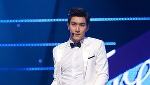 [포토] 최시원, 무대 위서 화보 찍나 ‘모델 포스’