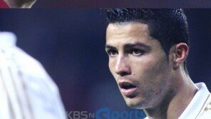 호날두 결승골, 메시 꺾었다