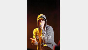 “에미넴이 부른다던 11곡중 1곡도 안불러… 완전 속았잖아”