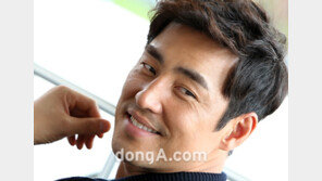 [SD포토] 김성수, 훈훈한 미소 ‘女心 녹네~’